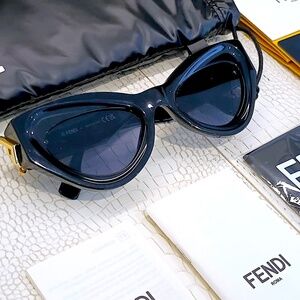 The NEW FENDI FE40146I Diamonds FF Logo 40146 Black Gold Fashion Cat Sunglasses